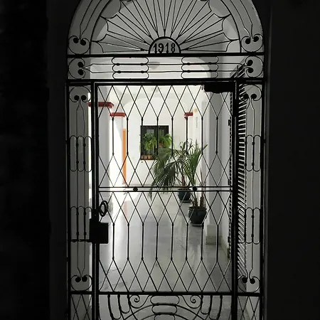 Teodosio Free Parking & Ac Apartment *