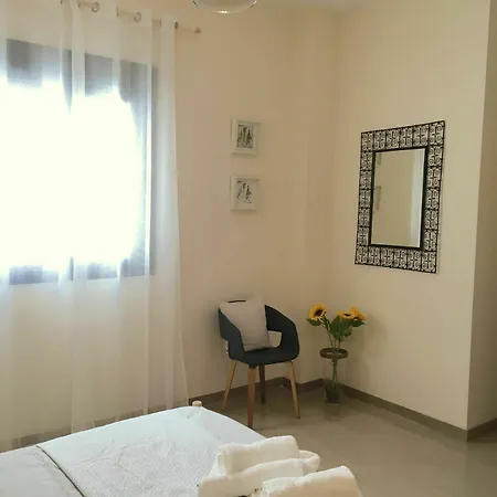Teodosio Free Parking & Ac Apartment *