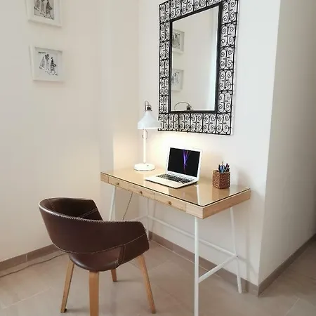 Teodosio Free Parking & Ac Seville