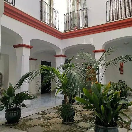 Teodosio Free Parking & Ac